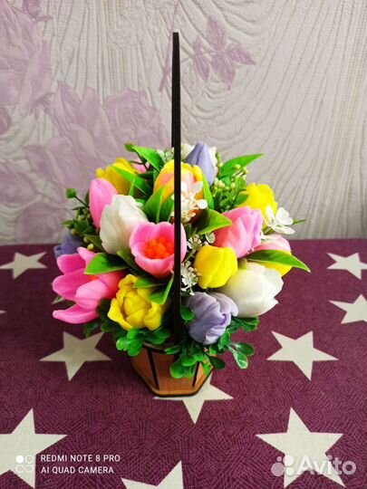 Букет из тюльпанов в корзинке