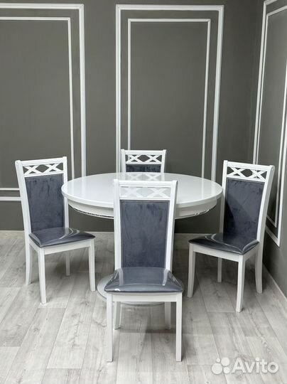 Комплект стол и стулья. В наличии