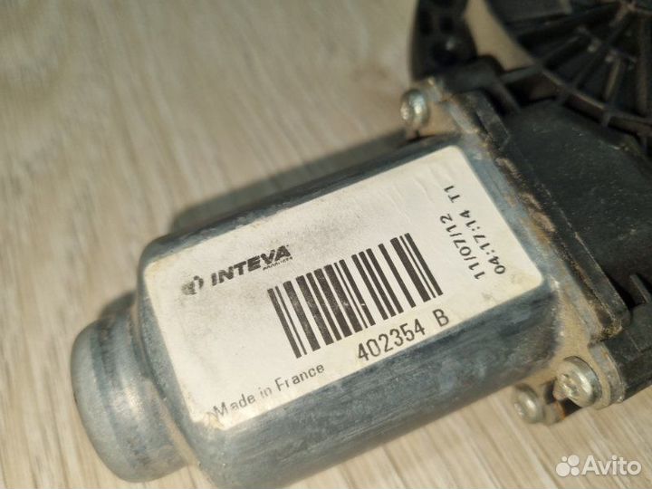 Мотор стеклоподъемника задний левый Hyundai Ix35