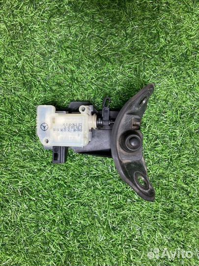 Замок лючка бензобака задний Mercedes Cls W219 3.5