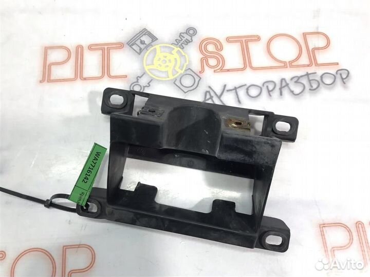 Крепление форсунки омывателя фар правое VW Touare