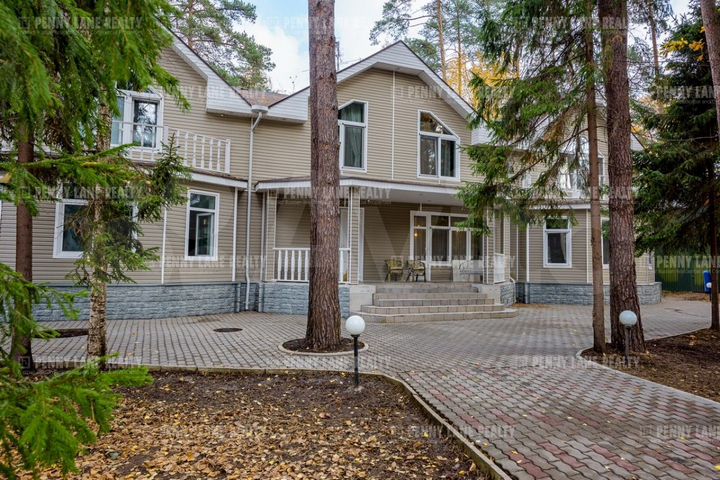 Коттедж 587 м² на участке 47,7 сот.