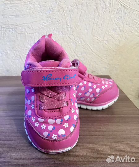 Кроссовки для девочки