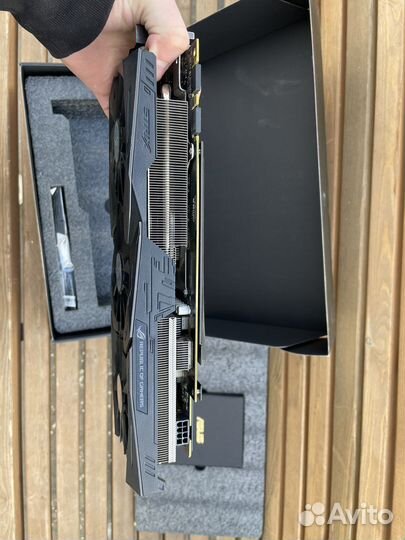 Asus GeForce GTX 1070 Ti strix