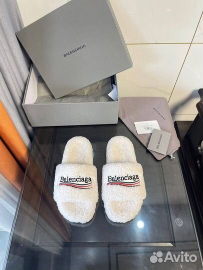 Тапочки меховые Balenciaga