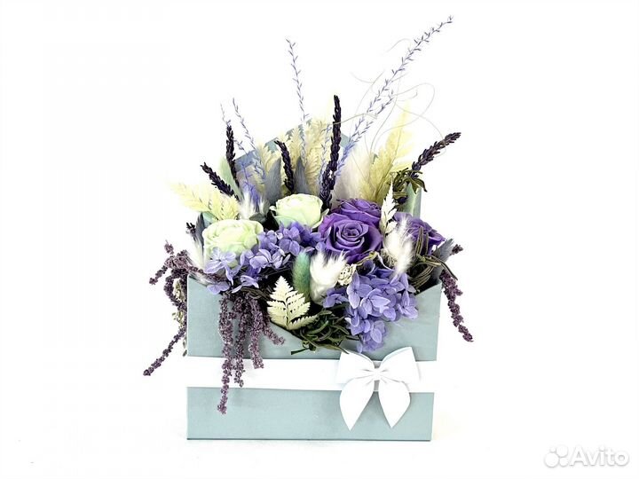 Композиция в коробке Стабилизированные цветы