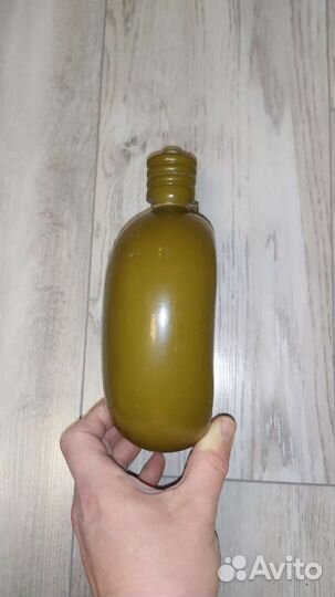 Бляха золотая и фляга армейская