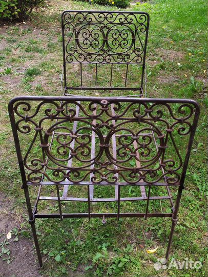 Старинная детская кованая кровать