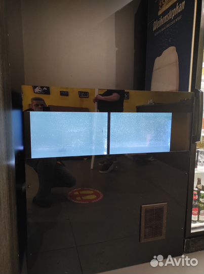 Аквариум для торговли живой рыбой