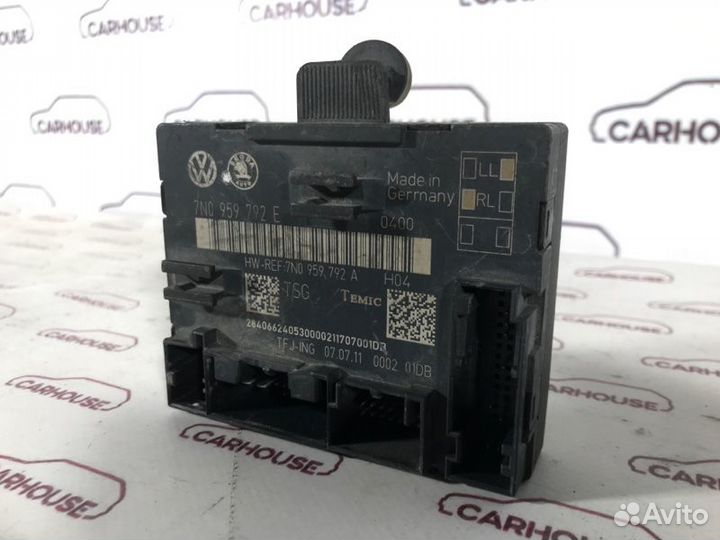 Блок управления дверьми передний правый Skoda Yeti