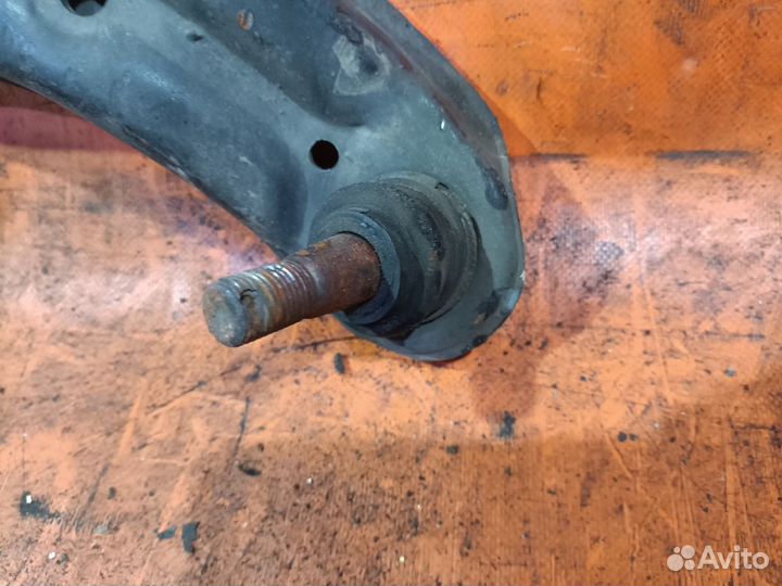 Рычаг передний правый Nissan Sunny FB15