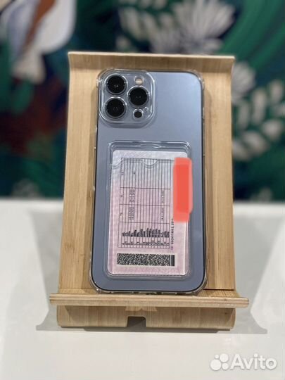 Чехол с картхолдером на iPhone