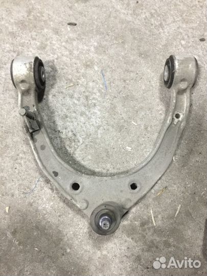 Рычаг верхний передний правый Volkswagen Touareg