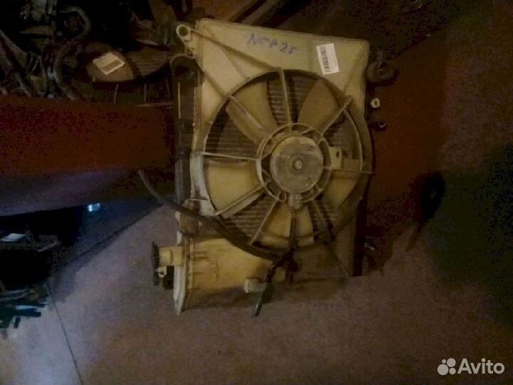 Радиатор охлаждения Toyota Vitz SCP10 без вентилят