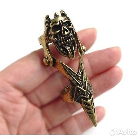 Готическое кольцо с черепом