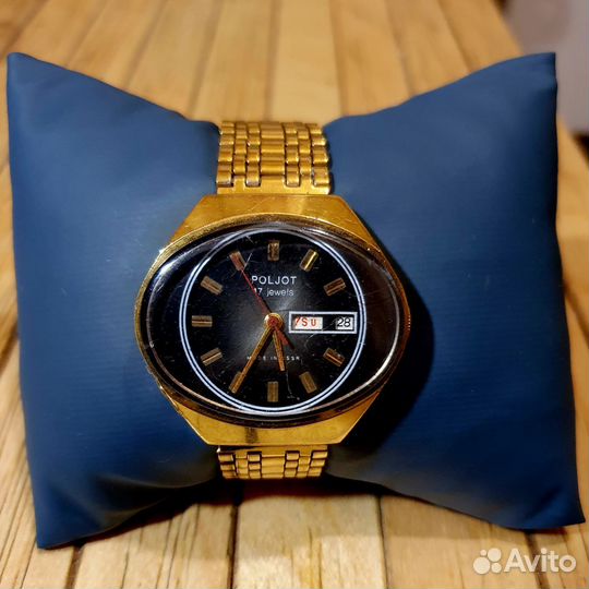 Часы полет стадион