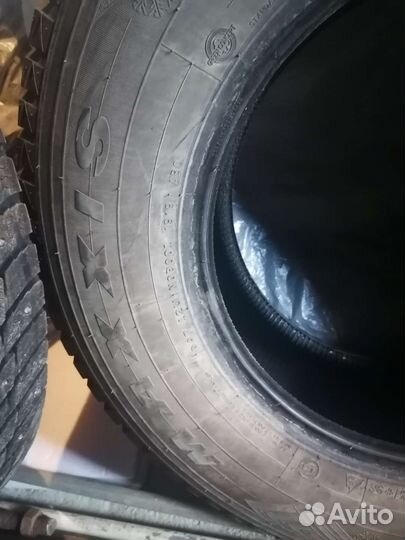 Maxxis Premitra Ice 5 SUV / SP5 235/70 R16