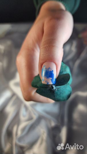 Модель на маникюр