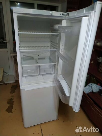 Холодильник indesit