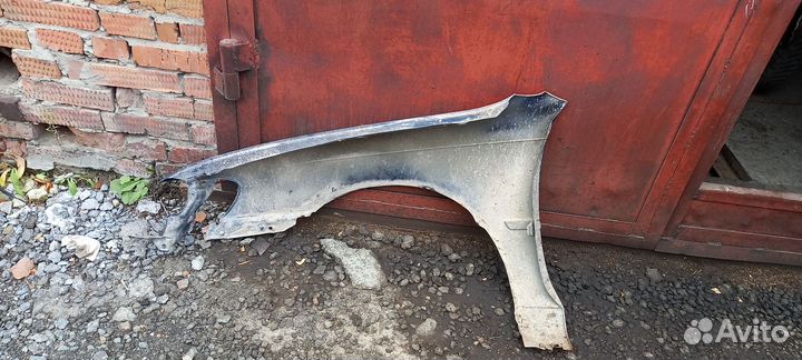 Крыло переднее правое