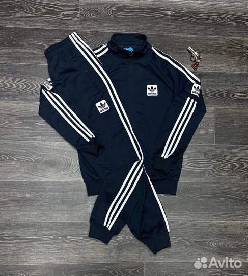 Спортивный костюм adidas