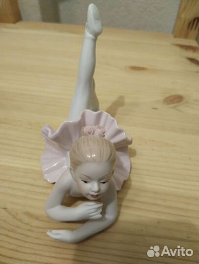 Статуэтка фарфоровая 