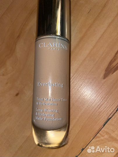 Матирующий тональный крем Clarins Everlasting