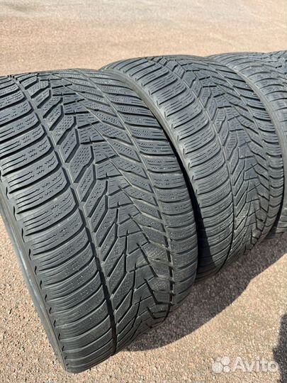 Hankook Winter I'Cept Evo 3 W330 275/35 R19 и 285/30 R20 99W