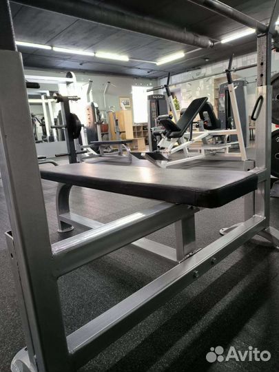 Жимовая скамья