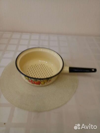 Формы для выпечки, дуршлаг, миски,шприц кондитера