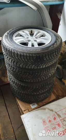 Bridgestone Blizzak Spike-01 215/70 R16 100T