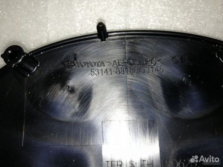 Эмблема с радаром Toyota Camry 70