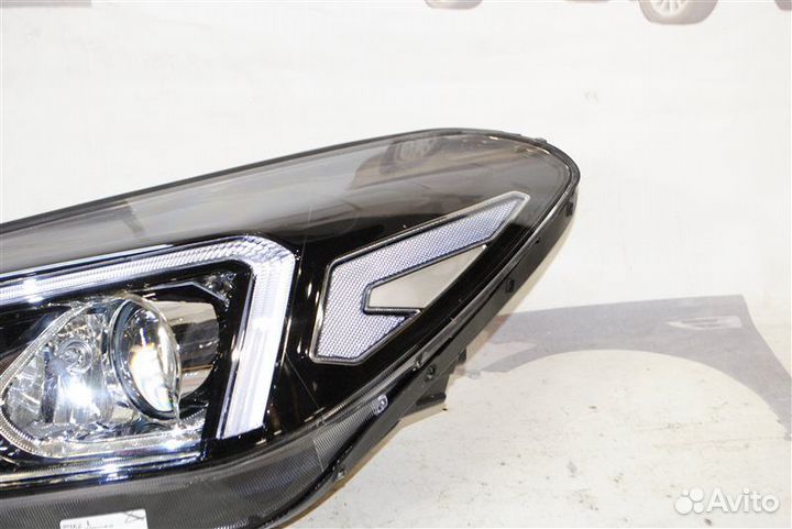 Фара передняя левая Hyundai Tucson 3