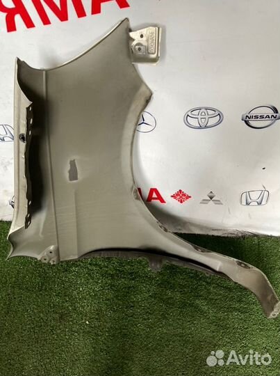 Крыло переднее левое Toyota Vitz NCP10