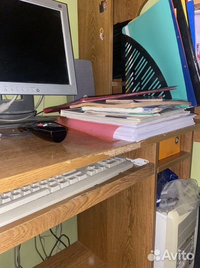 Компьютерный стол