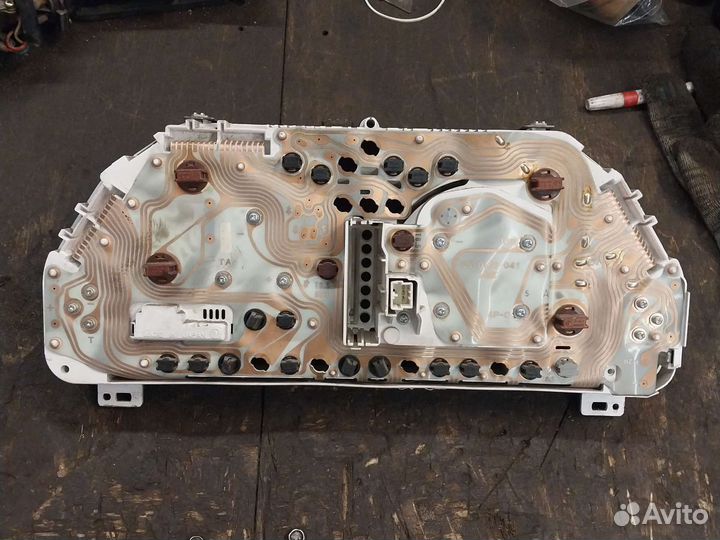 Приборная панель Subaru Legacy