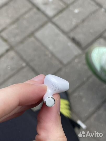 Наушники Airpods