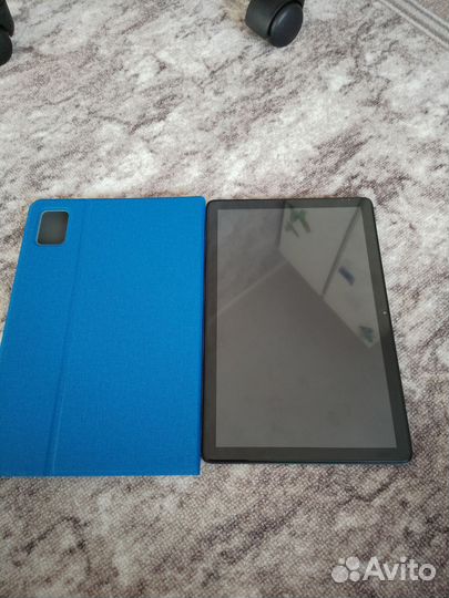 Планшет с клавиатурой и чехлом