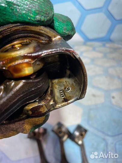 Поршень в сборе с шатуном 04E107065EJ