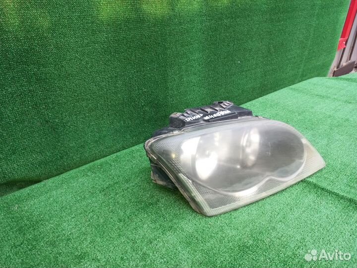 Фара правая Chrysler Pacifica