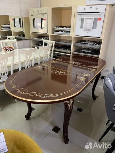 Столы и стулья