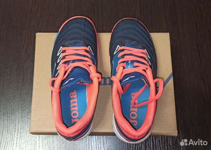 Детские футбольные бутсы