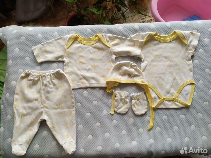 Комплект новый ползунки, боди, кофта, шапка