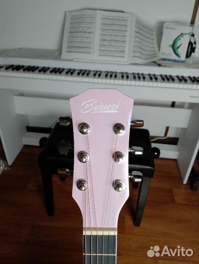 Новая розовая акустическая гитара Belucci