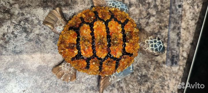 Черепахи из янтаря