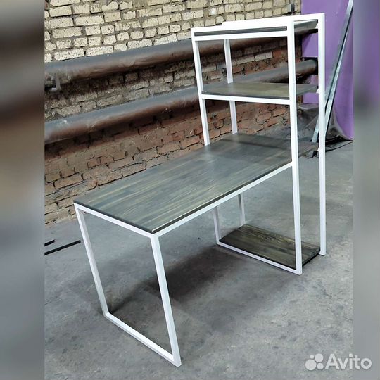 Компьютерный стол со стеллажом