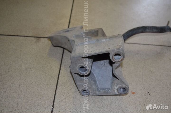 Кронштейн двигателя Land Rover Discovery 3