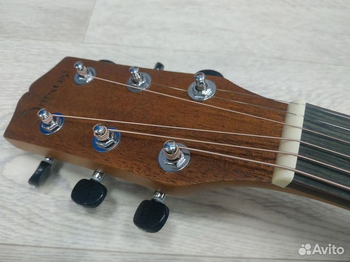 Акустическая гитара новая