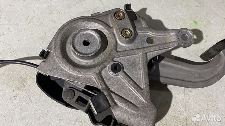 Педаль стояночного тормоза Mercedes Benz W210