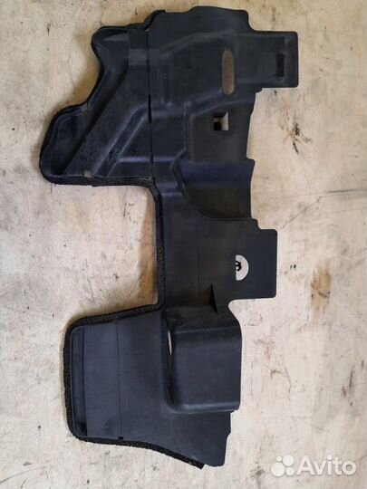 Дефлектор радиатора передний правый Toyota Camry